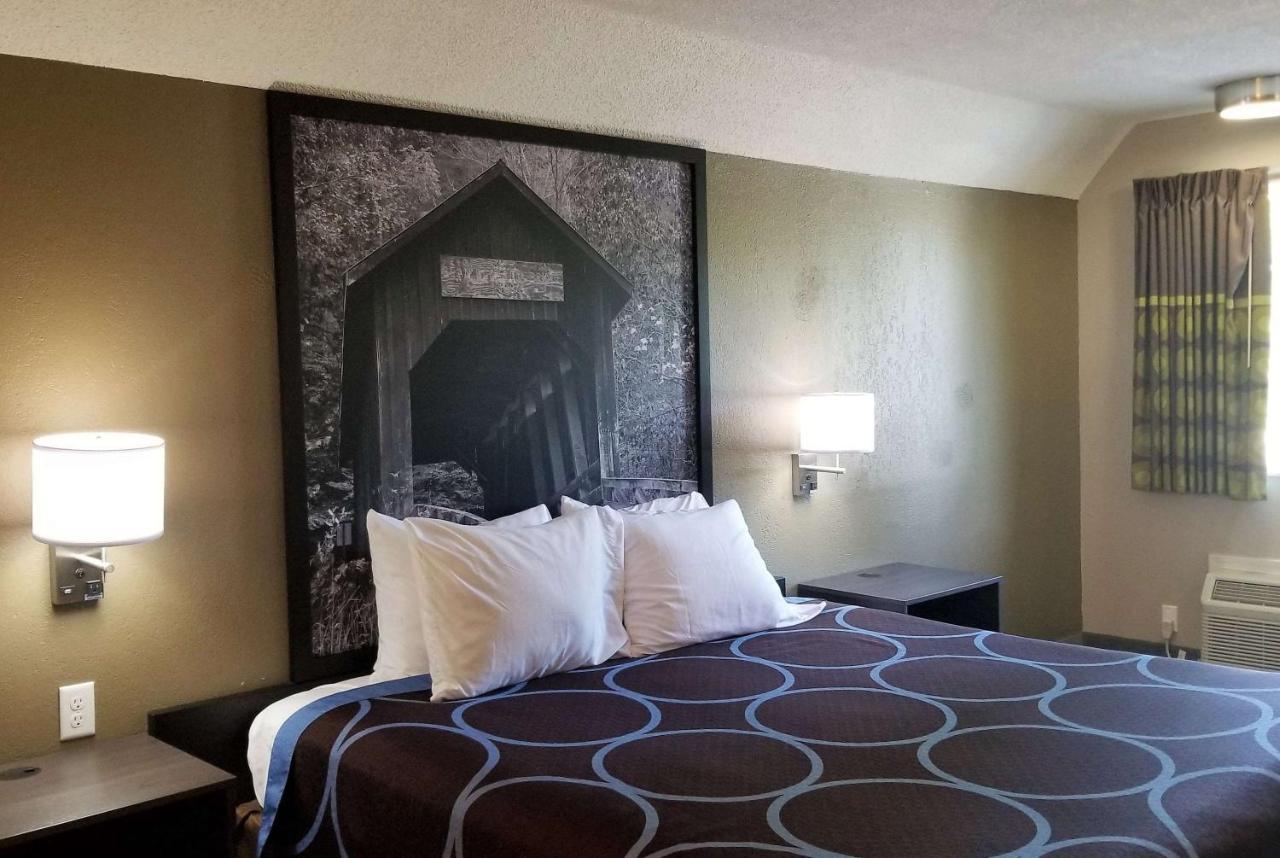 Super 8 By Wyndham Brownsburg